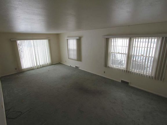 2nd image of 2524 Glenwood Ln