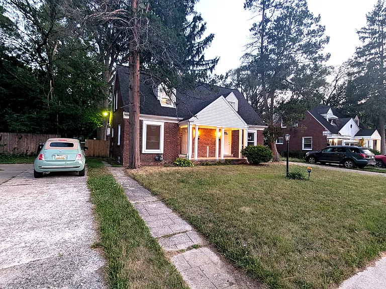 7405 Curtis St — Photo 2