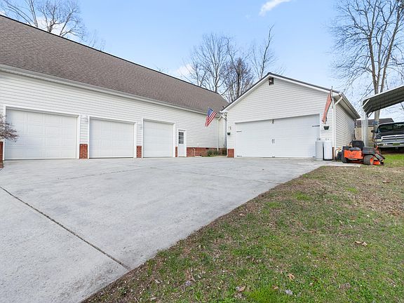 3rd image of 312 Wild Turkey Ln