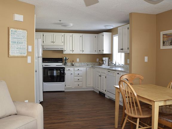 3rd image of 3 Pearl Ave