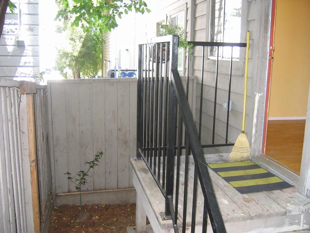 3 bed, 1.5 bath, 925 sqft, $2,950 — Photo 3