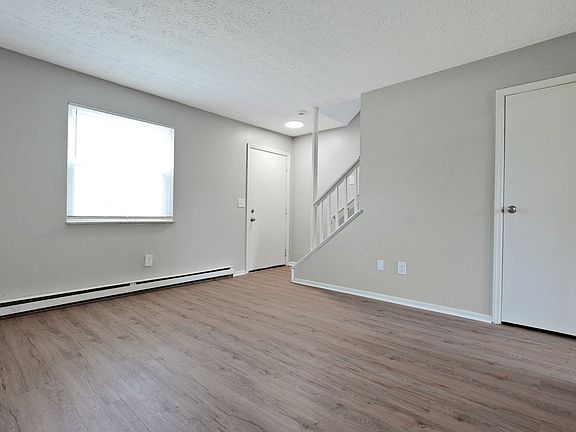 3rd image of 2205 Clarendon Ln