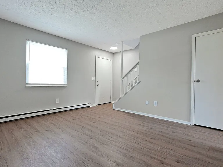 2203 Clarendon Ln — Photo 4