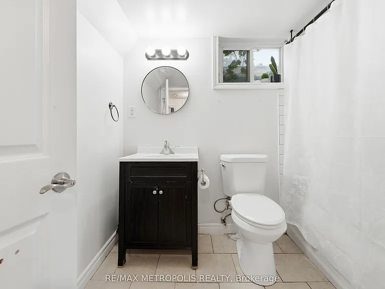312 Palmerston Ave #BASEMENT — Photo 11