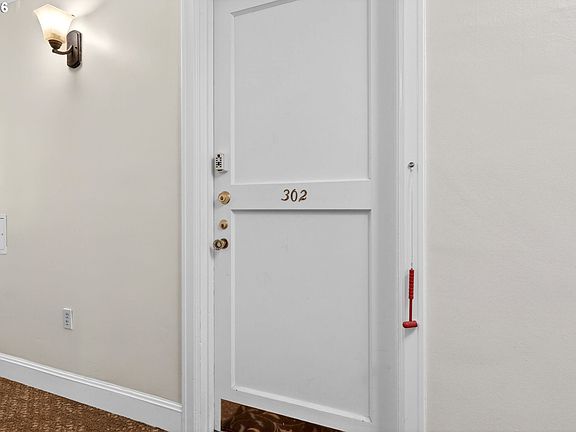 4th image of 709 SW 16th Ave Unit 302