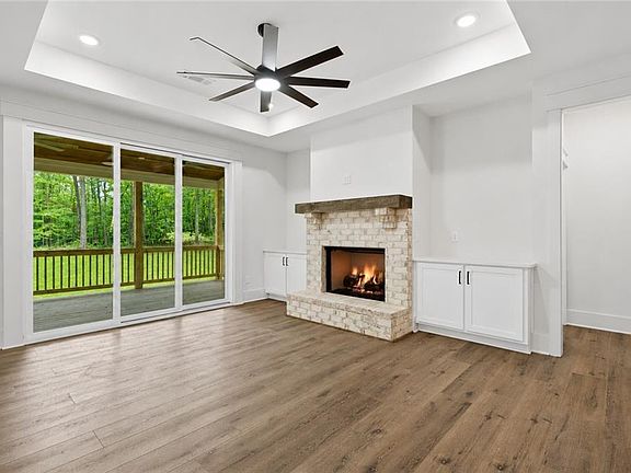 4th image of 320 Evie Ln