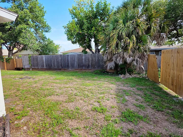 1895 Debbie St — Photo 28
