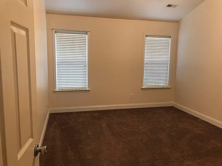 111 Grasmere Ct — Photo 9