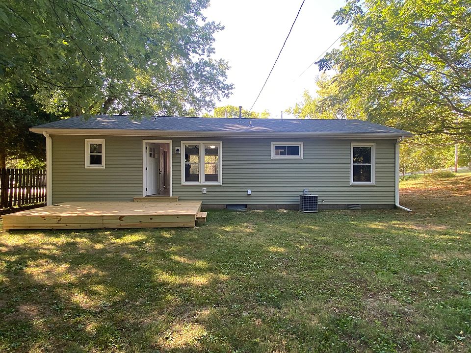 2nd image of 228 W Carey St