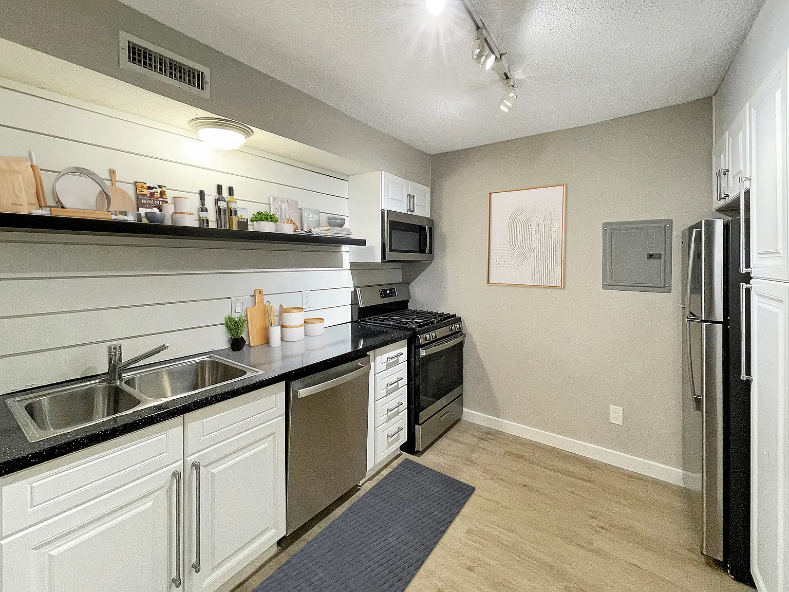 2 bed, 708 sqft, $1,445 — Photo 4