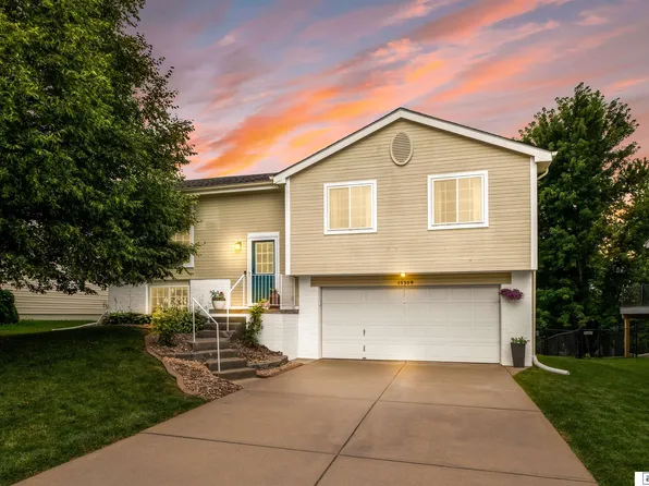 15309 Wirt St, Omaha, NE 68116