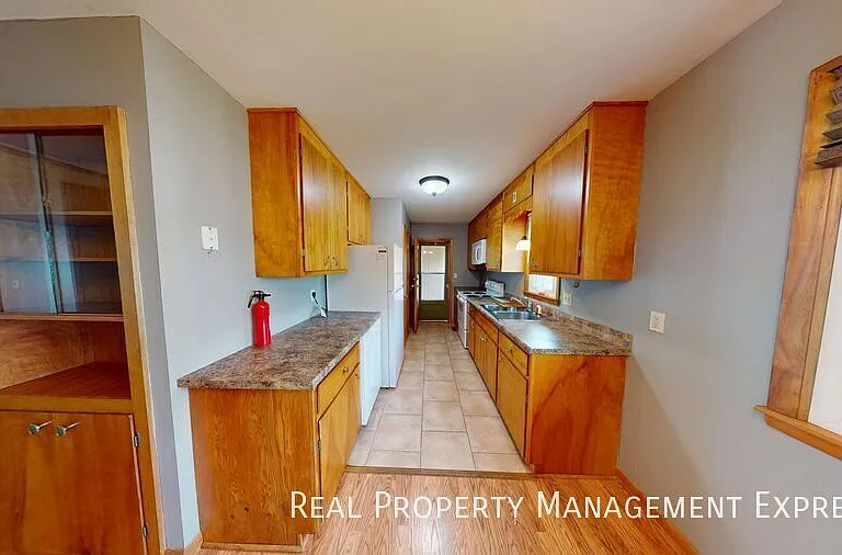2200 W 39th St — Photo 1