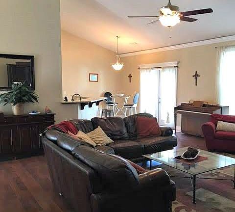 looking into breakfast room