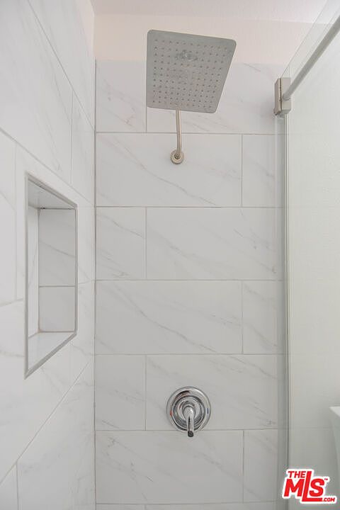 1st image of 1733-1727 Glendon Ave #1733-203