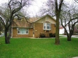 105 S Oplaine Rd, Gurnee, IL 60031