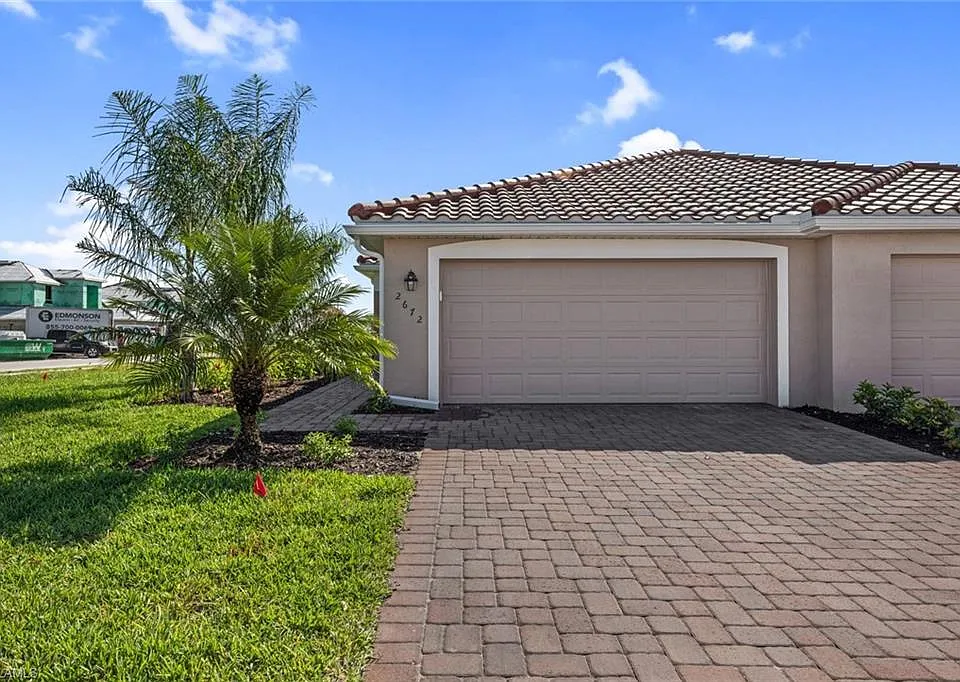 2672 Vine Ave