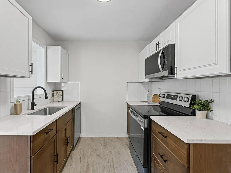 5631 Parkview Ave — Photo 11