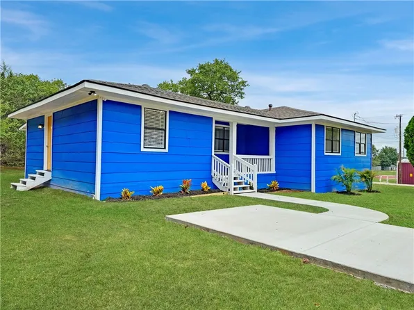 909 E 2nd St, Hearne, TX 77859