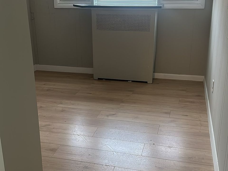 1st image of 412 41st St #1