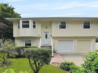 24 Spruce St, Brentwood, NY 11717