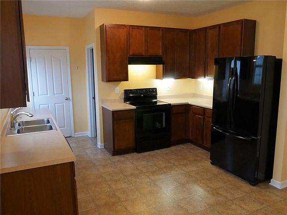 3rd image of 5877 Belvista Dr