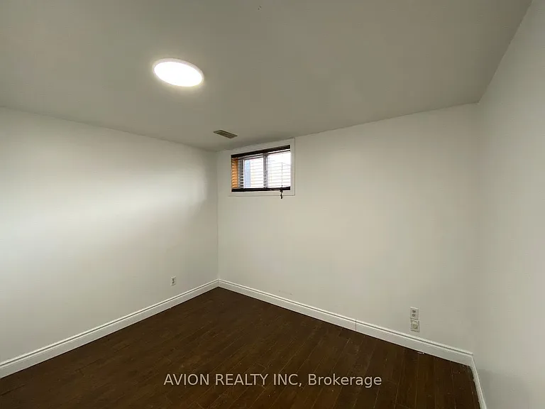 19 Poplar Cres #LOWER — Photo 3