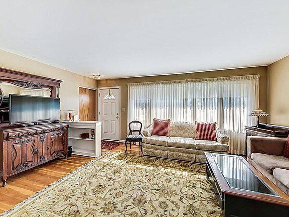 5th image of 8748 N Oleander Ave