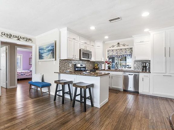 5th image of 3915 Loma Alta Dr