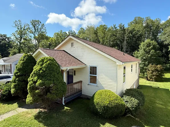 122 Ford St, Oak Hill, WV 25901