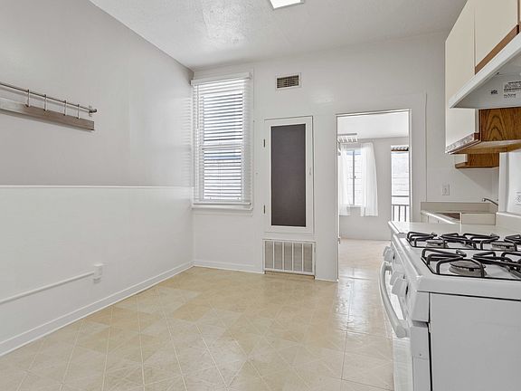 3rd image of 1367 Stevenson St #A