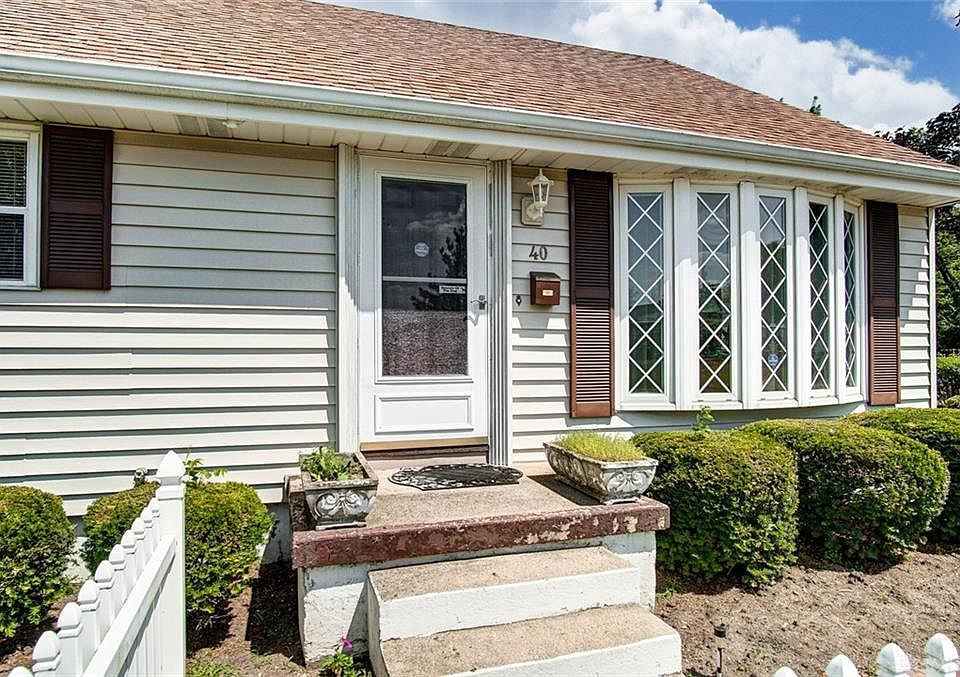 1st image of 40 Larry Ave