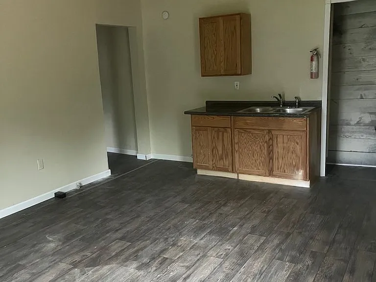 LPP - 428 S. Fredonia St. — Photo 16