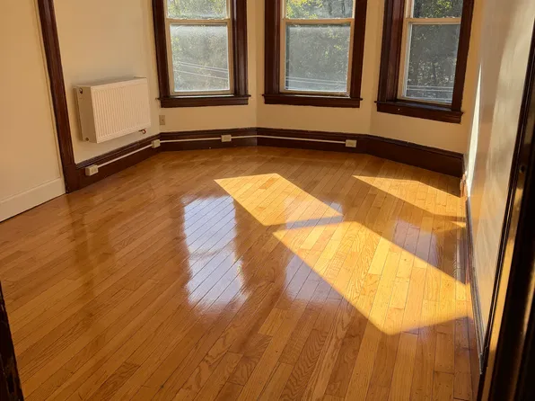 2 Main St APT 4R, South Hadley, MA 01075