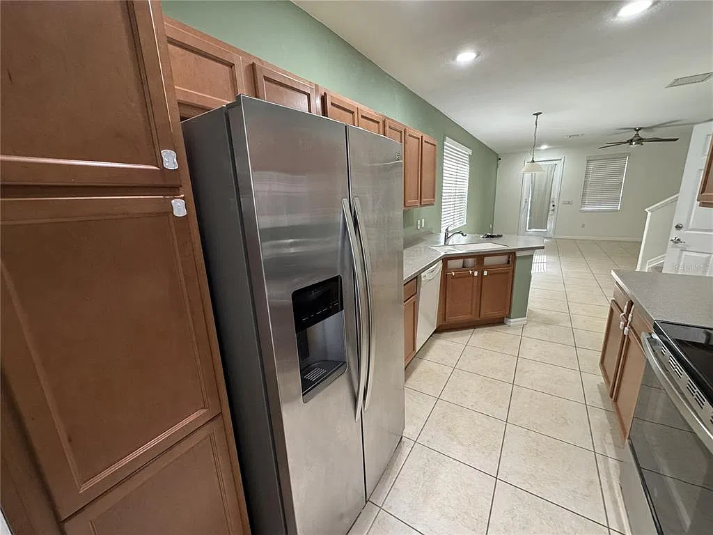 3 bed, 2.5 bath, 1661 sqft, $2,800 — Photo 3