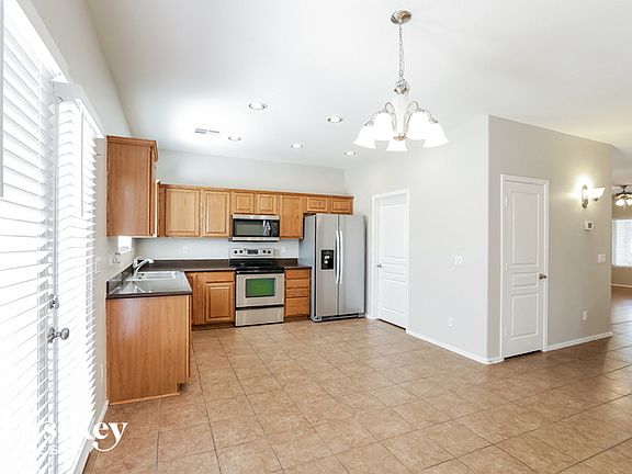 5th image of 1229 E Country Crossing Way