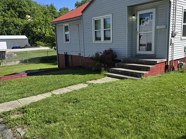 204 S Robbins Ct — Photo 4