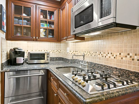 5th image of 235 W 102nd St APT 16S