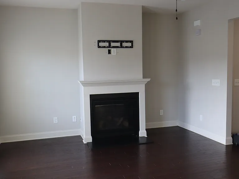 898 Westmoreland Cir NW — Photo 3