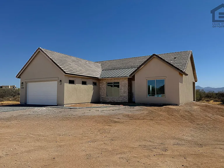 16154 E Lowden Rd — Photo 2