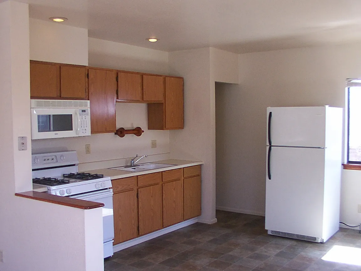 2 bed, 768 sqft, $1,700 — Photo 2