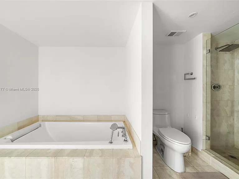 1000 W Island Blvd #2407 — Photo 23