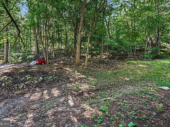 4th image of 44 Wetzel Rd