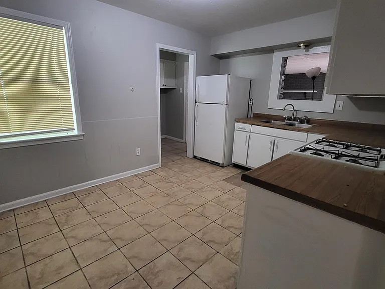 4697 Grecco Dr — Photo 2