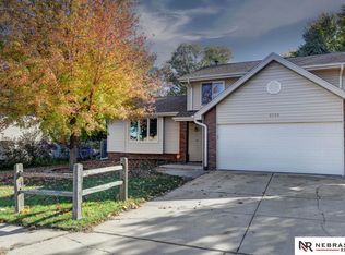 3725 Falcon Dr, Bellevue, NE 68123