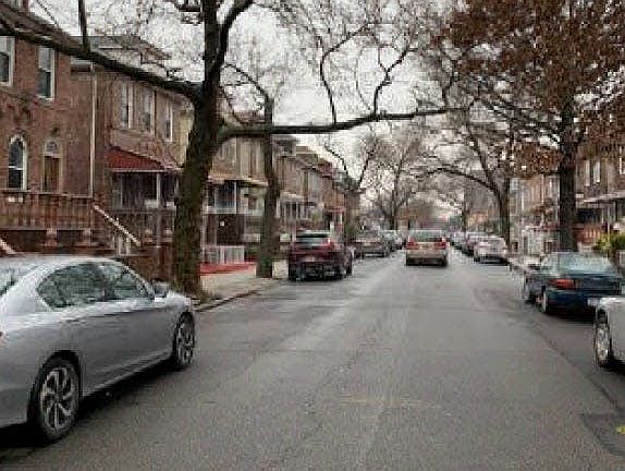 4th image of 606 E 91st St