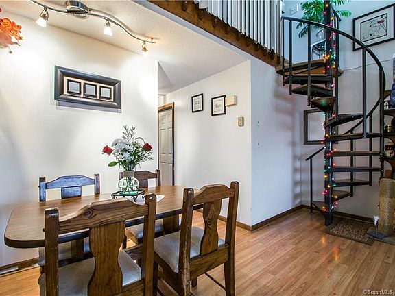 3rd image of 42 Farmington Ave APT 5