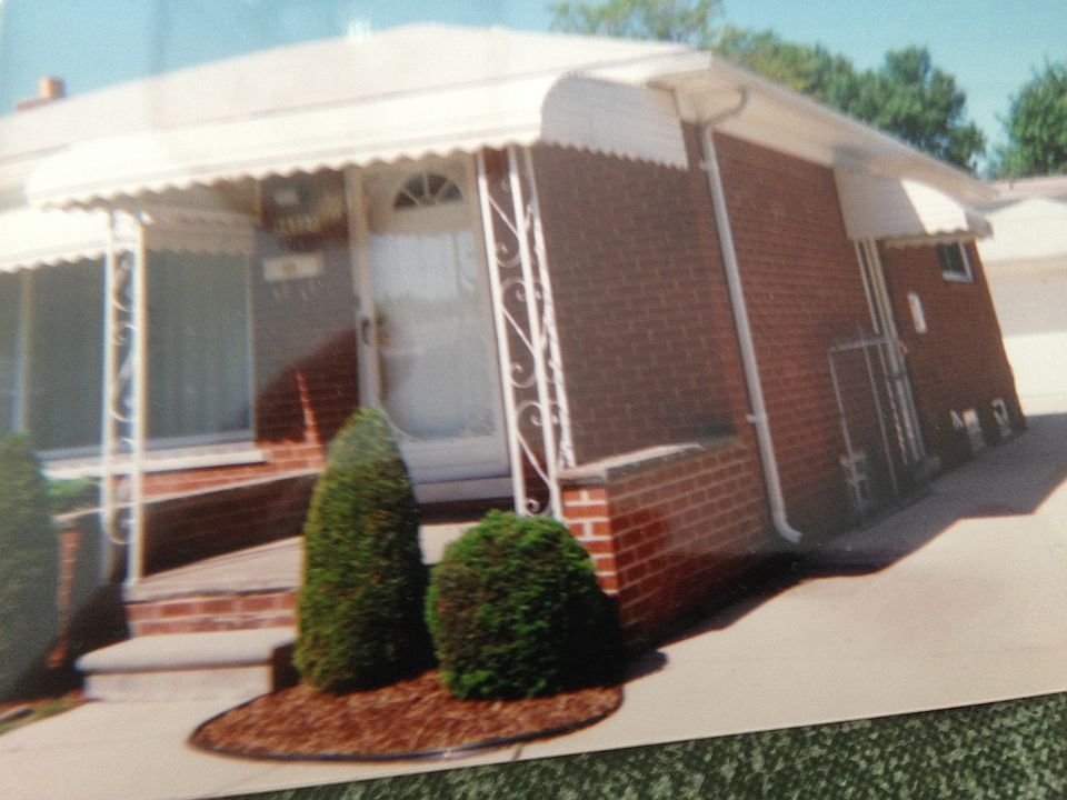 2nd image of 24833 Raven Ave