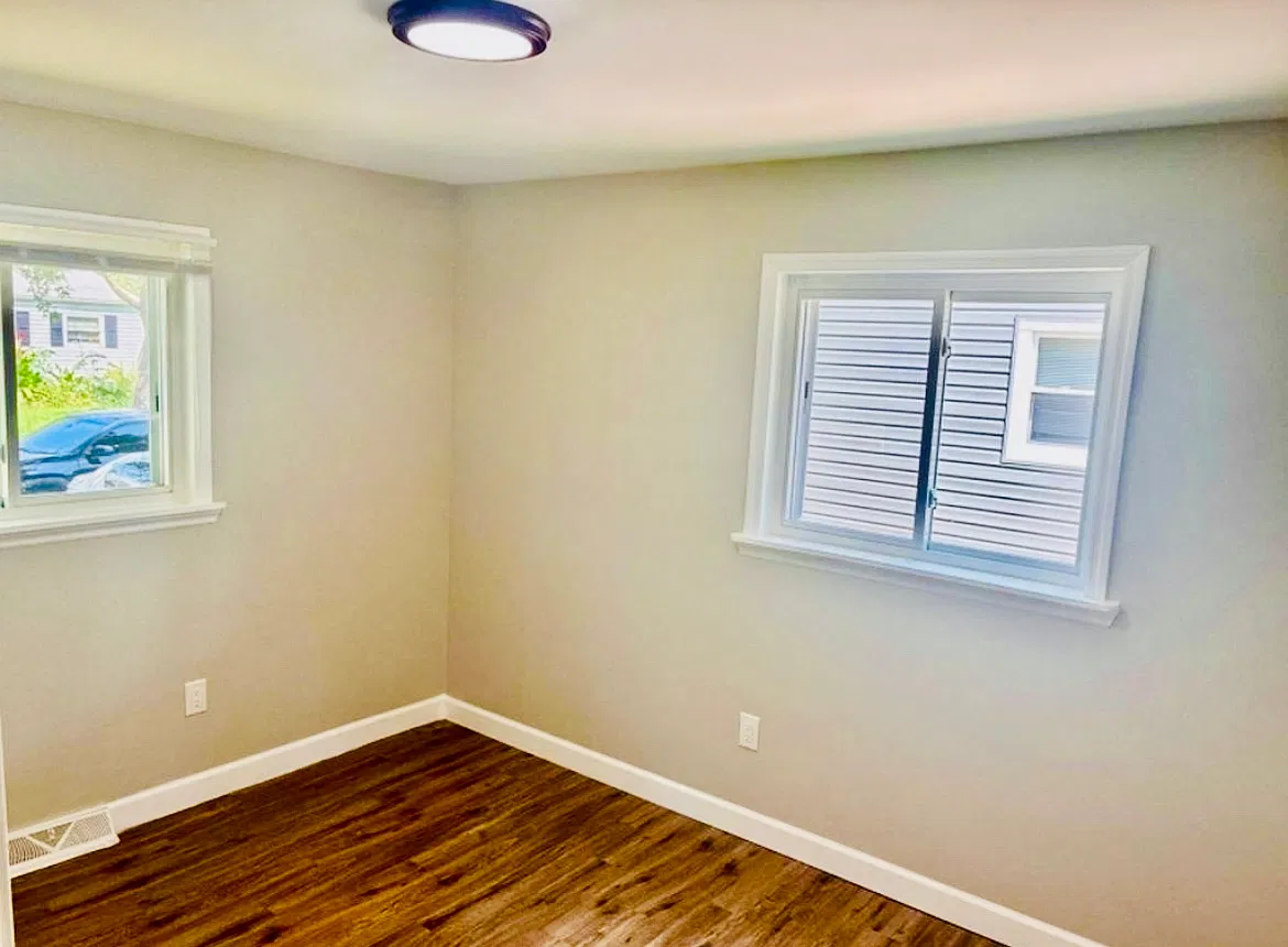 1128 Baron Ave — Photo 2