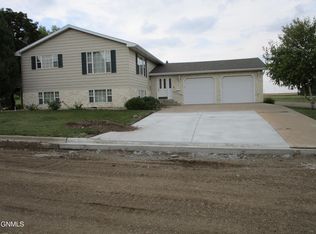 310 3rd Ave NE, Elgin, ND 58533