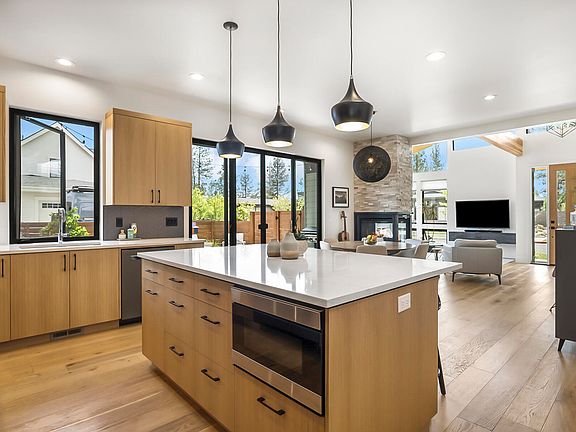 4th image of 3112 NW Blodgett Way